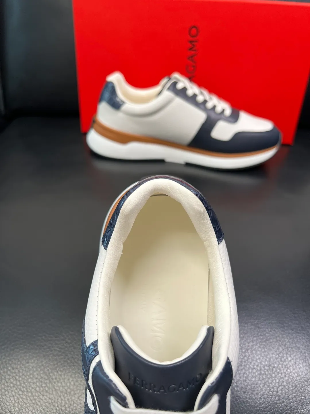 Men's shoes 💰840 Ferragamo High-quality top crafts Ferragamo counters sell original factory configuration at the same time, imported original cowhide from Italy, imported water-dyed cow lining, soles: original factory special original soles are super comfortable, original factory and single goods, welcome to compare at the same time at the counter, code number 38-44 (customized 45 46)